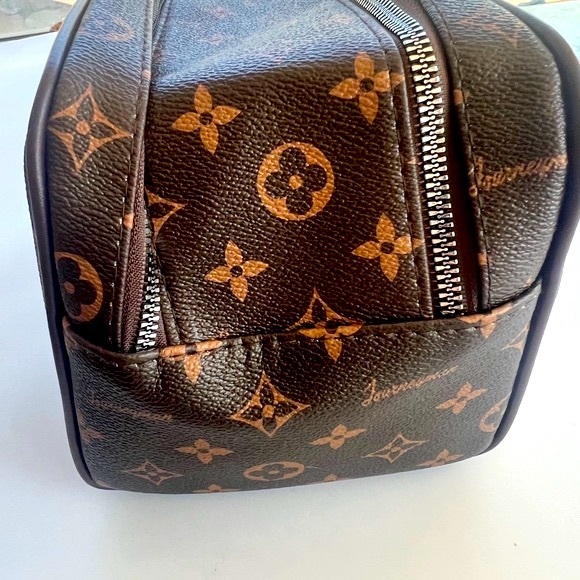 Journeyman Monogram double zipper toiletries/ make up travel bag. High end vibes - Picture 10 of 13